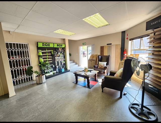 448M² WAREHOUSE TO LET IN ROOIHUISKRAAL